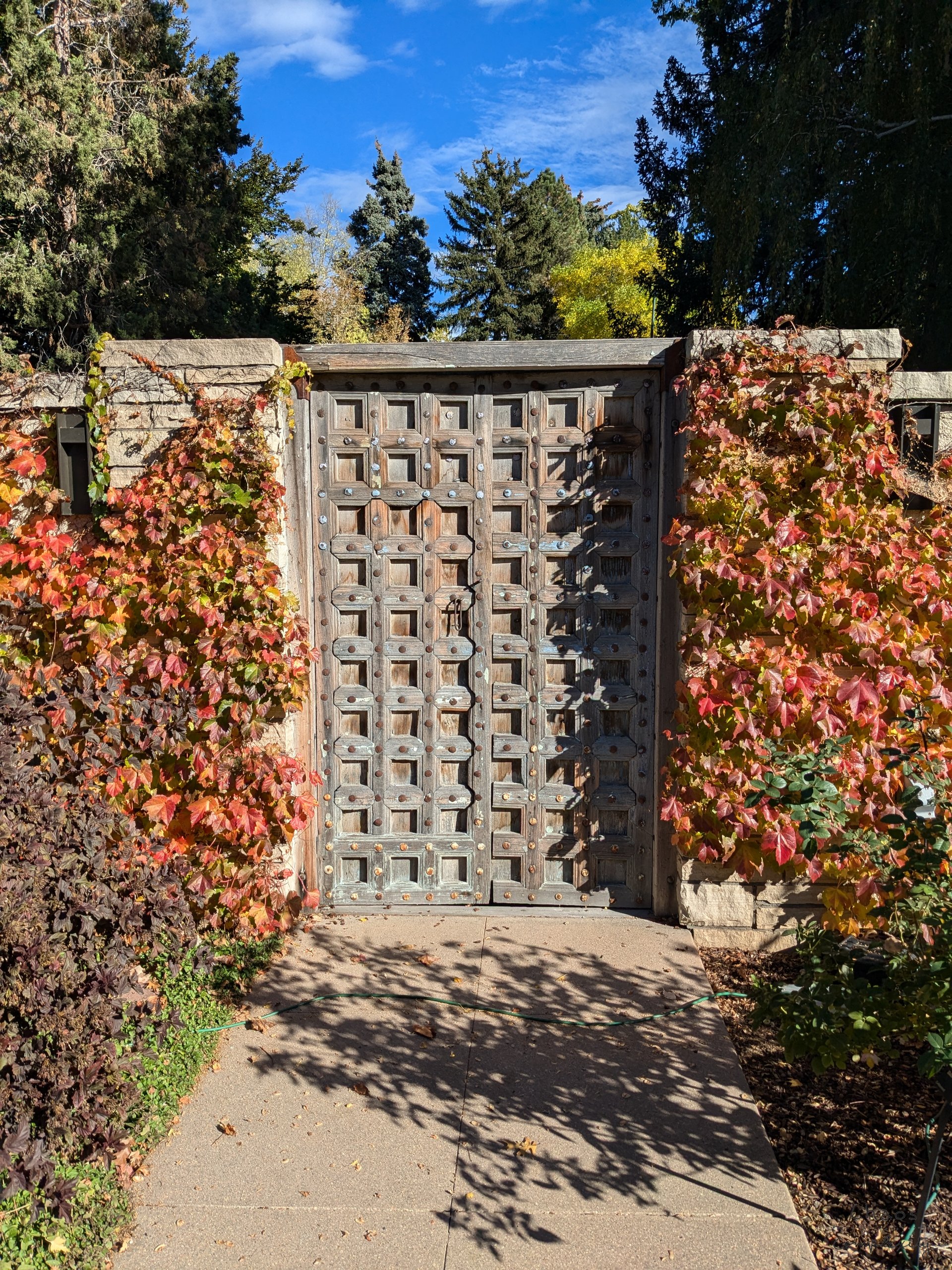 Gate